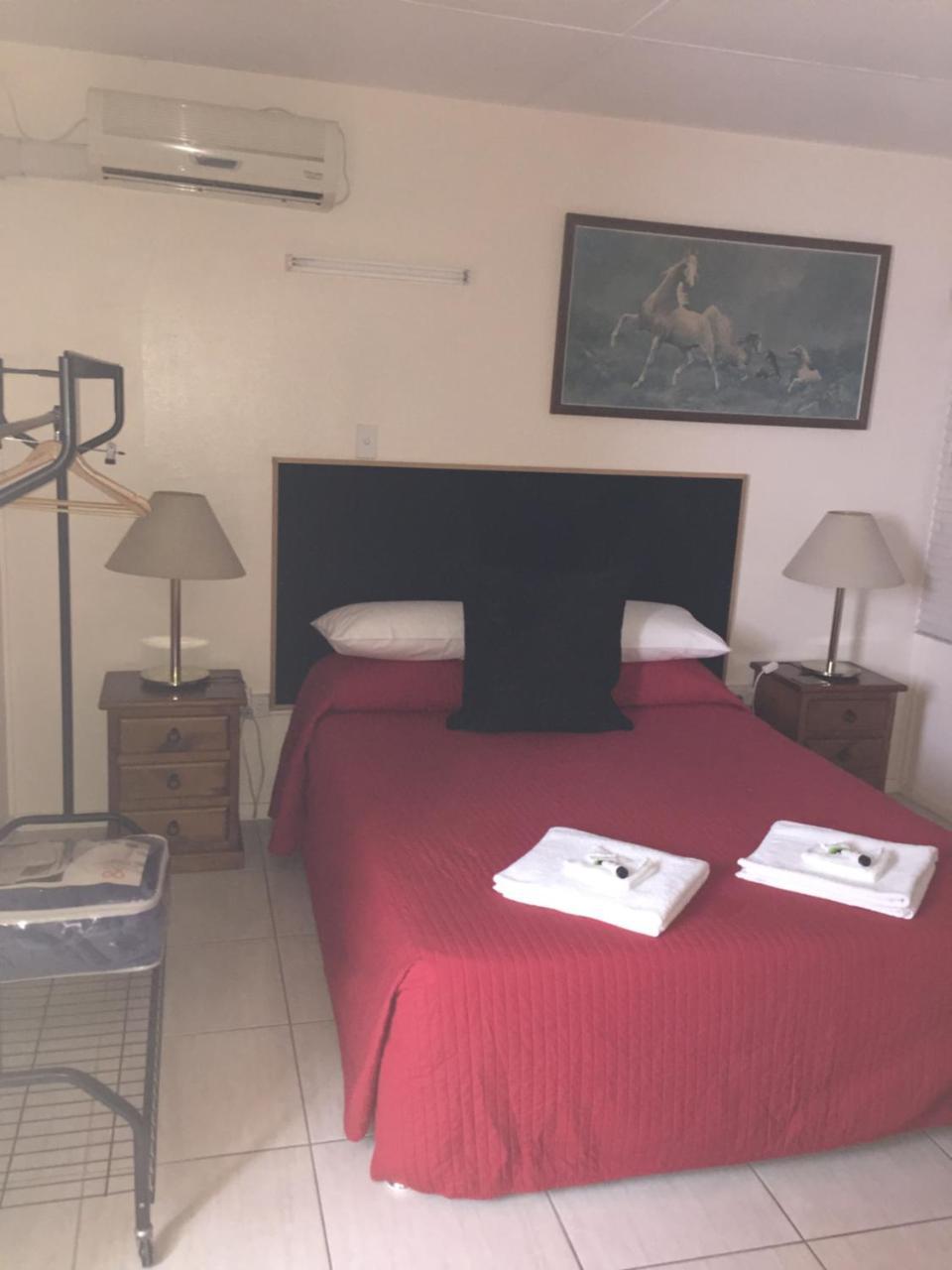 Granville Tavern And Motel 메리보로우 외부 사진